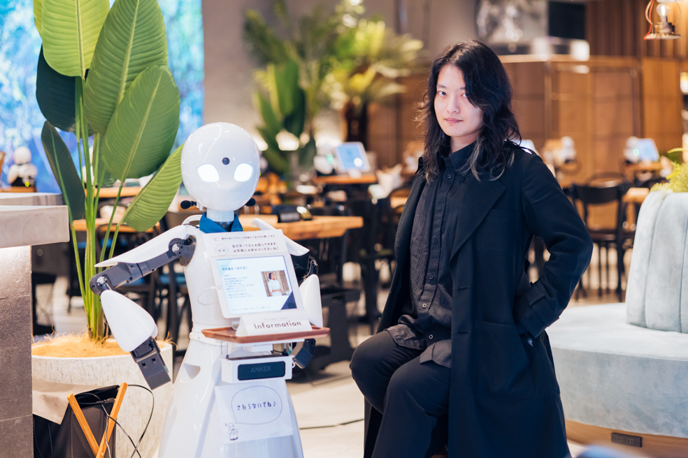 外出できない人たちに新しい働き方を。分身ロボットカフェが体現する、繋がりを諦めない未来とは